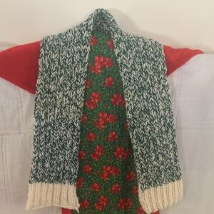 Very pretty long Green and White Knit Scarf